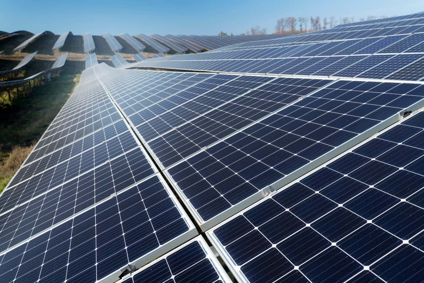 How Many Solar Panels Do I Need? Navigating Your Solar Investment